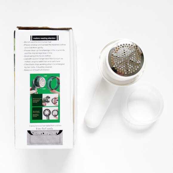 NEW IN BOX USB Rechargeable Lint Remover Shaver Trimmer - Picture 3 of 3